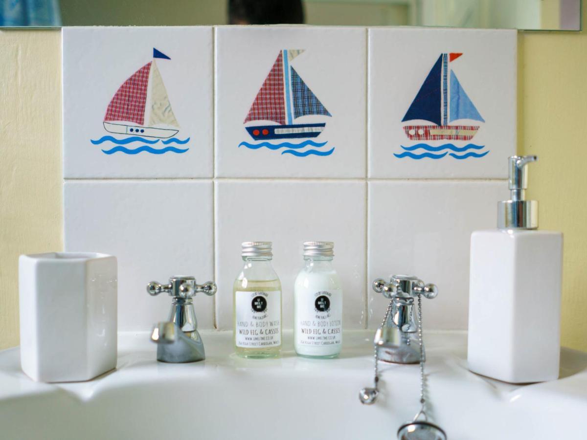 Pass The Keys Modern 2 Bed Flat Overlooking Aberaeron Harbour Eksteriør billede